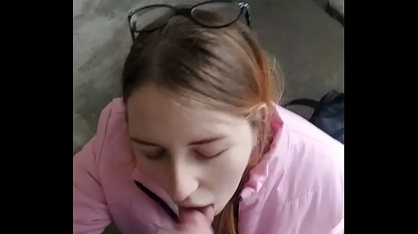 The girl sucked at the entrance and got cum in her mouth